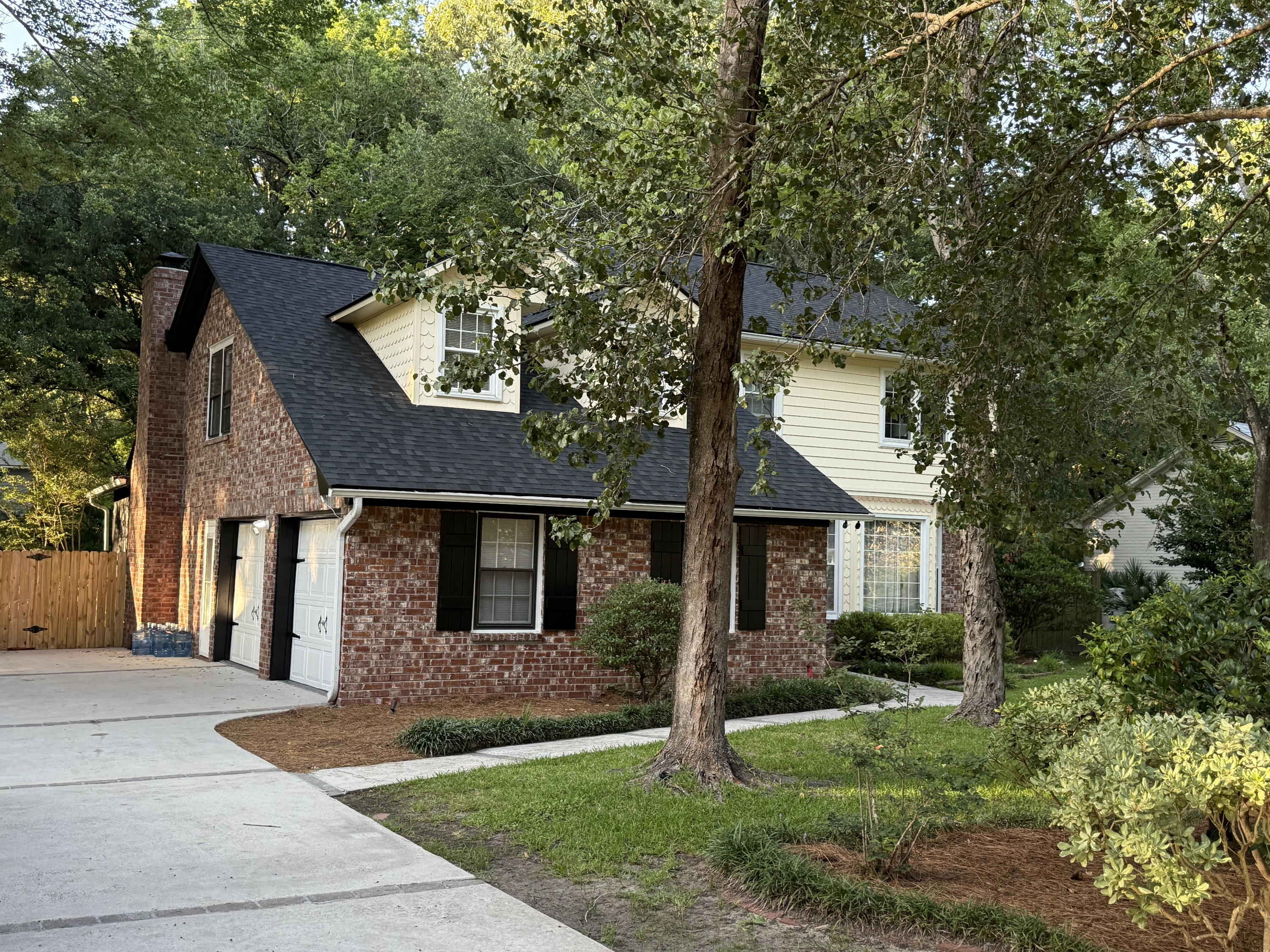 989 Colonial Drive